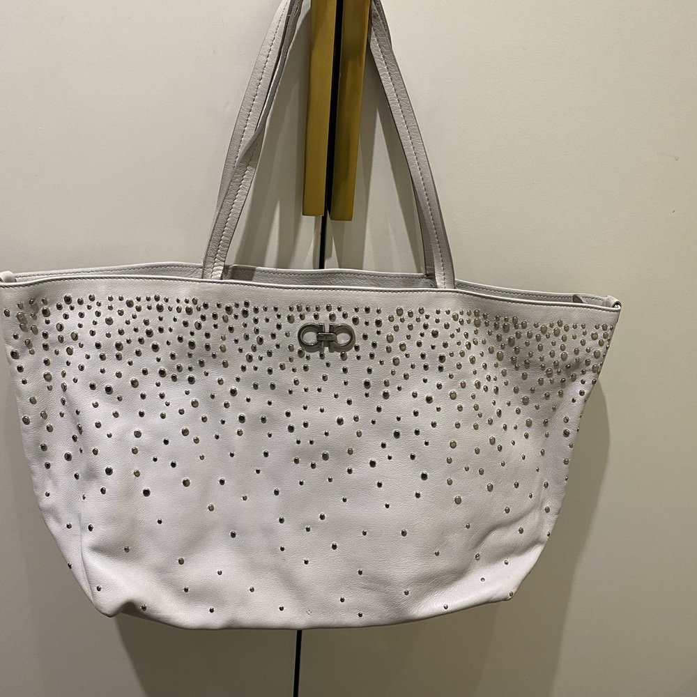 Beautiful, Decorated Salvatore Ferragamo Leather Zippered Tote - Ice Grey